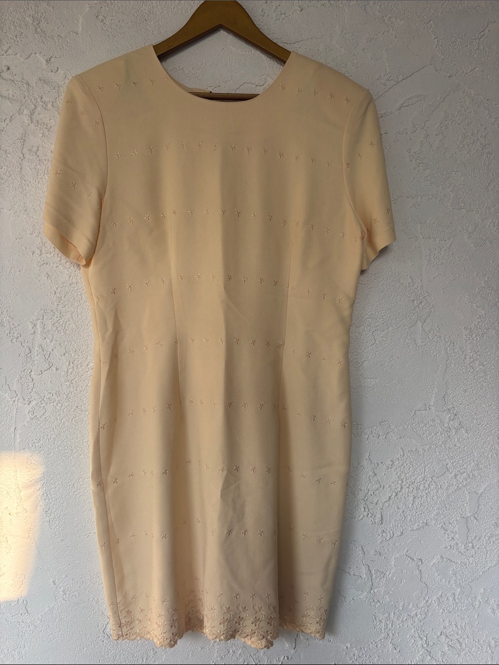 Women's Cream Short Sleeve Shift Dress